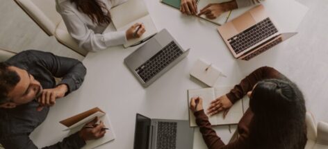 Průměrná, minimální mzda a další důležité částky či limity pro rok 2026