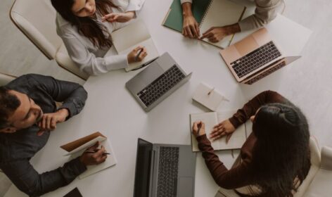 Průměrná, minimální mzda a další důležité částky či limity pro rok 2026