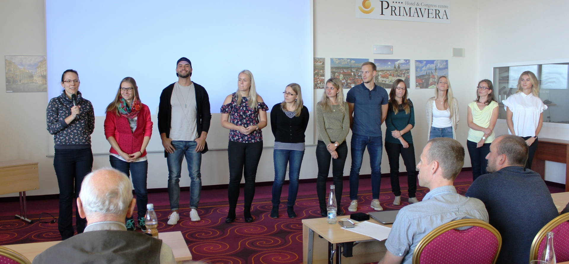 Představení nových zaměstnanců na celofiremním školení v Plzni